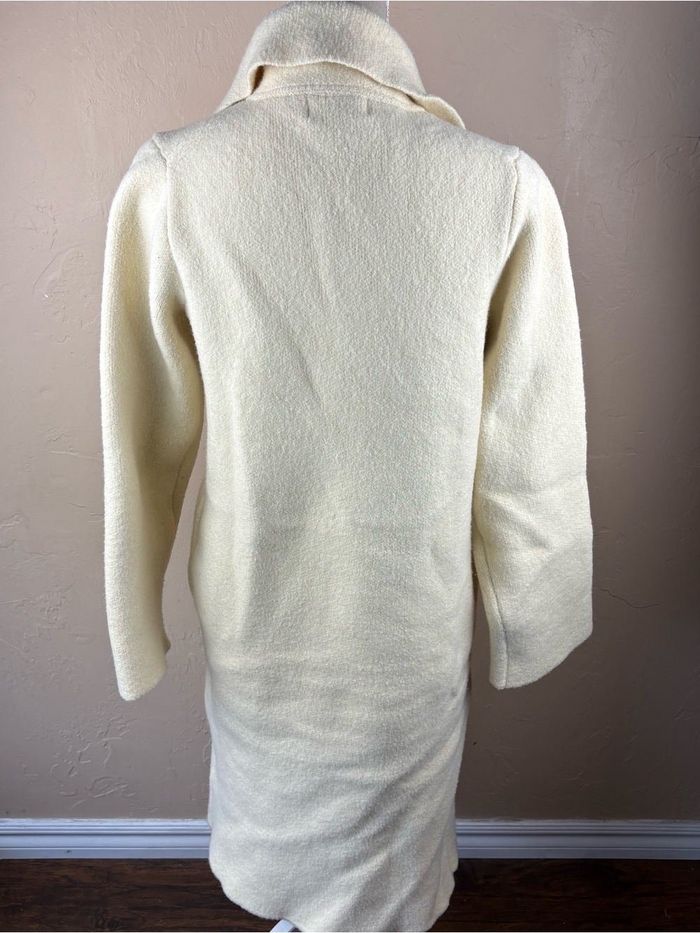 L’Academie London Cardigan Cream Knit Sweater Women’s Size Small Soft Minimalist - Picture 10 of 15